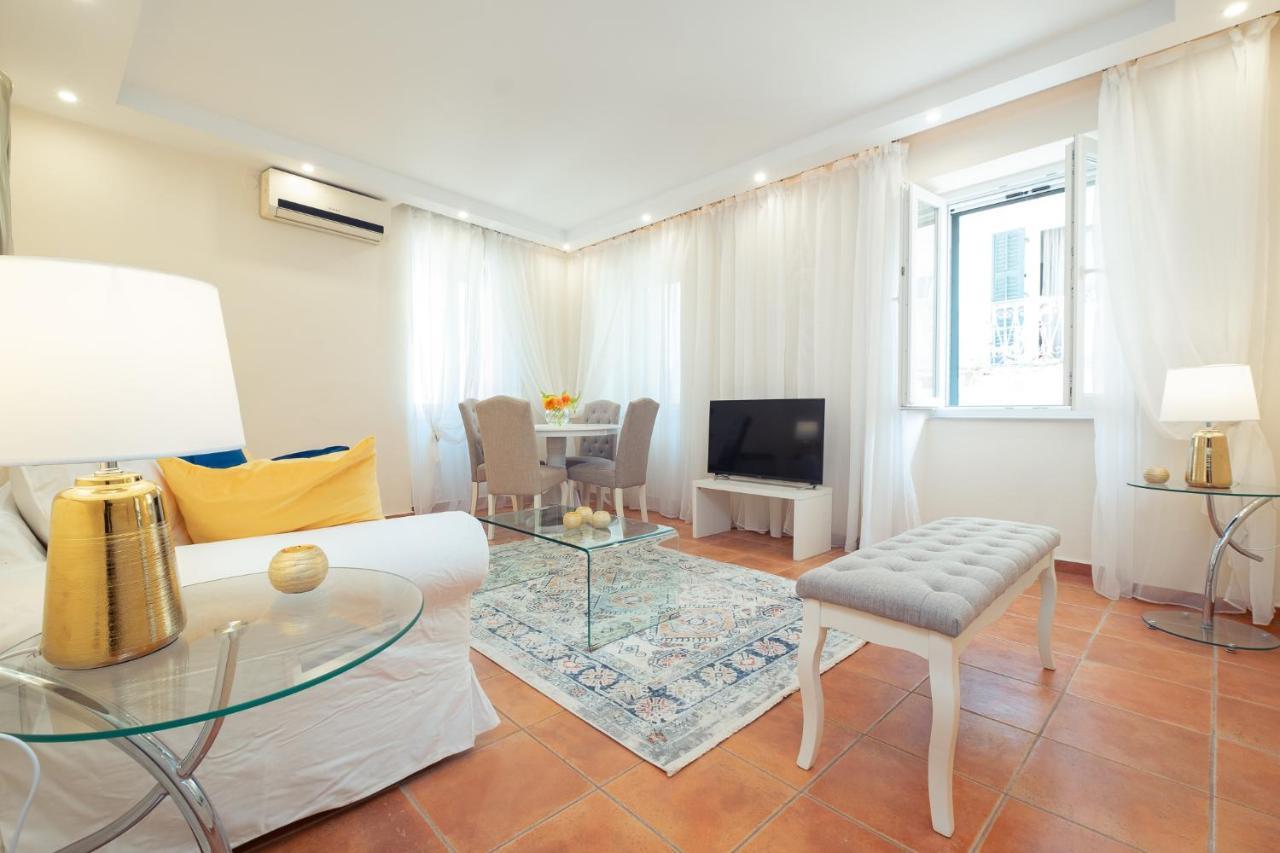 Old Town Gem - Elegant Guilford Apartment コルフ島 エクステリア 写真