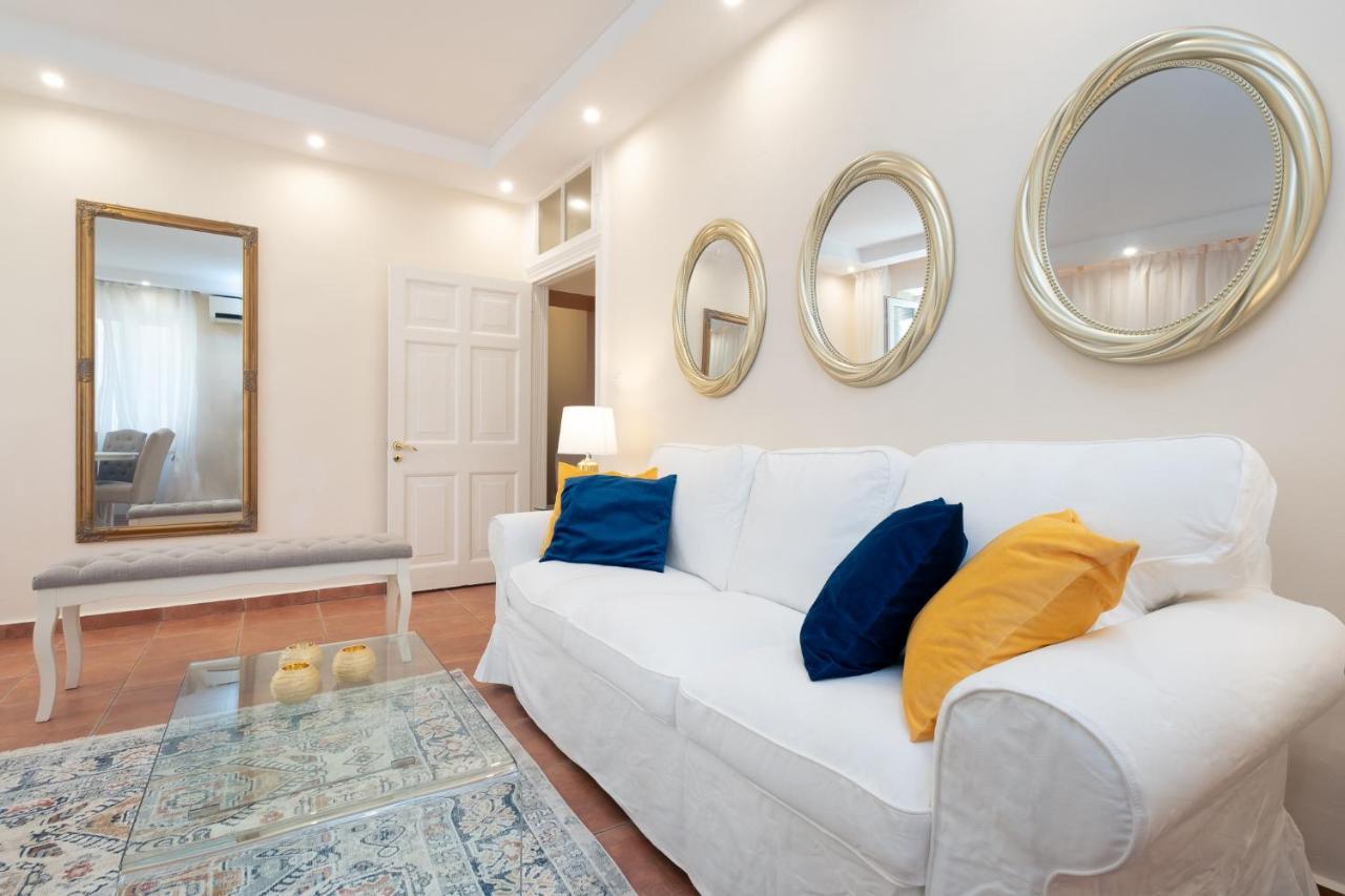 Old Town Gem - Elegant Guilford Apartment コルフ島 エクステリア 写真